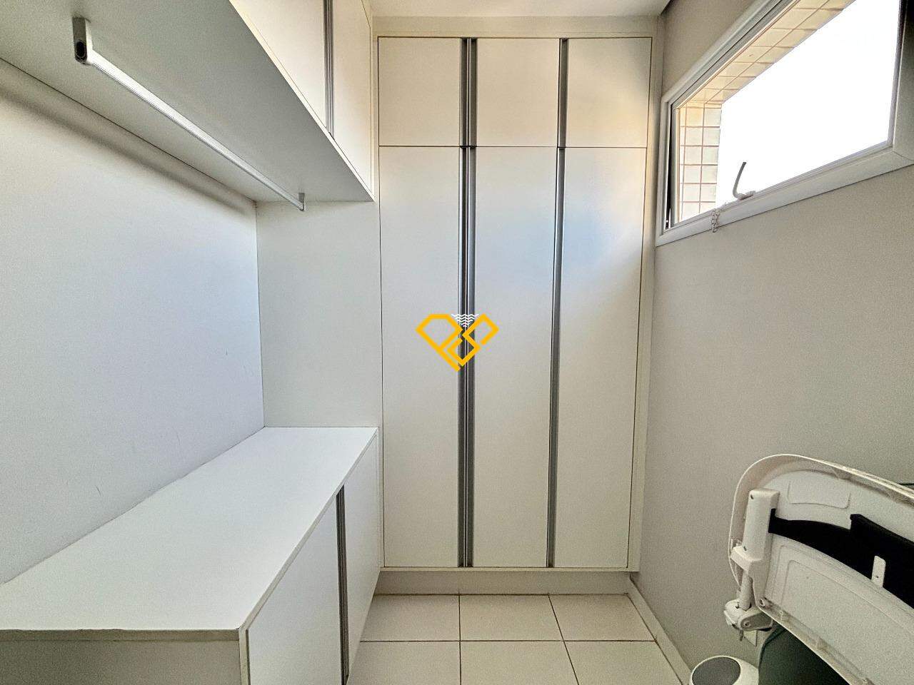 Apartamento à venda no Embaré: Dependência