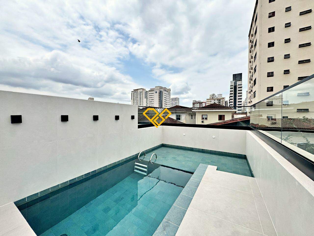 Sobrado à venda no Boqueirão: Piscina