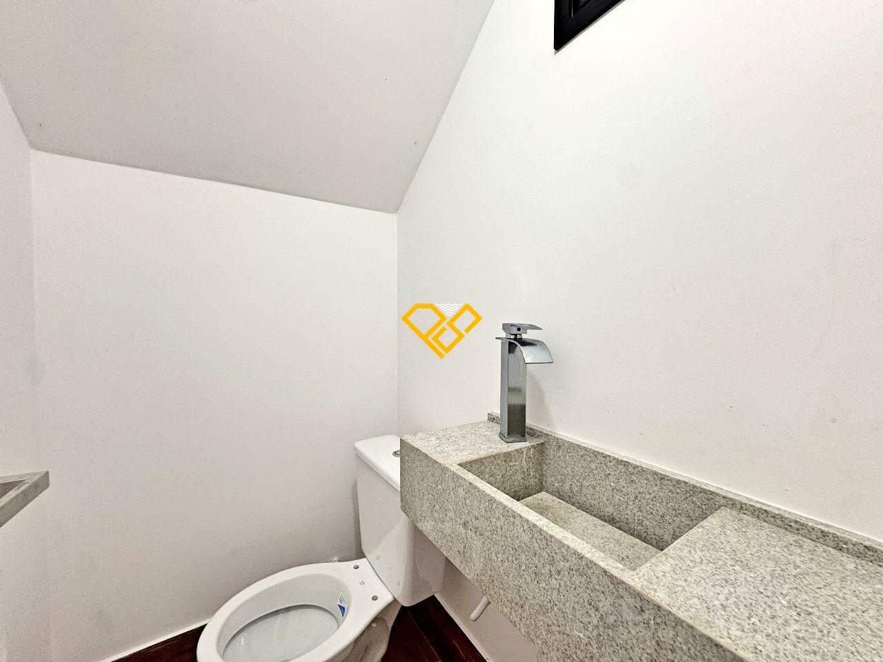 Sobrado à venda no Boqueirão: Lavabo