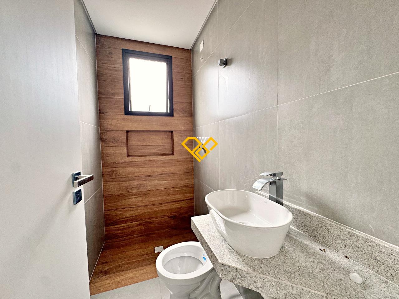 Sobrado à venda no Boqueirão: Wc social 2 andar