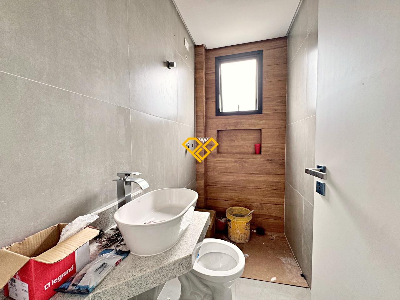 Sobrado à venda no Boqueirão: Wc social 3 andar