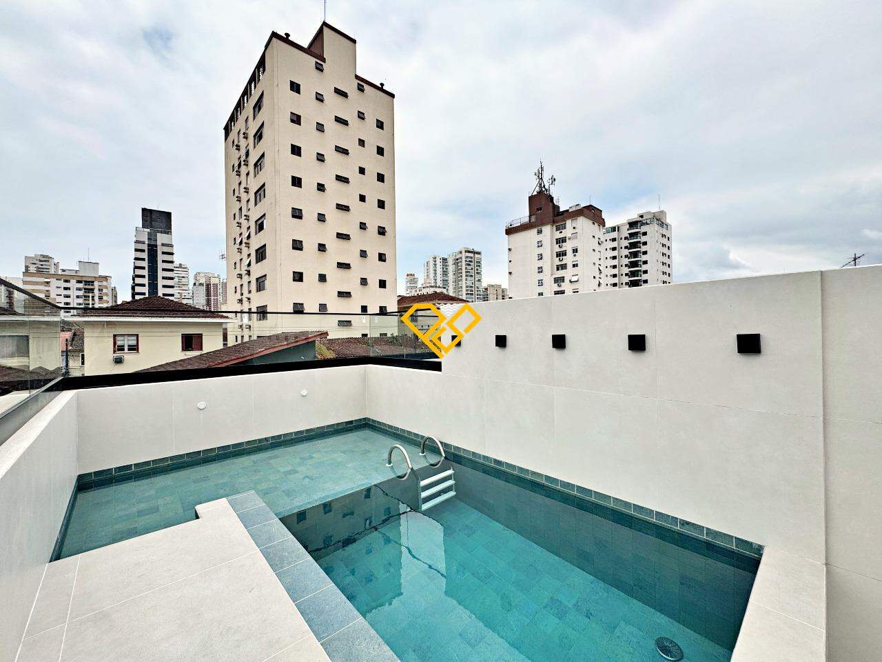Sobrado à venda no Boqueirão: Piscina