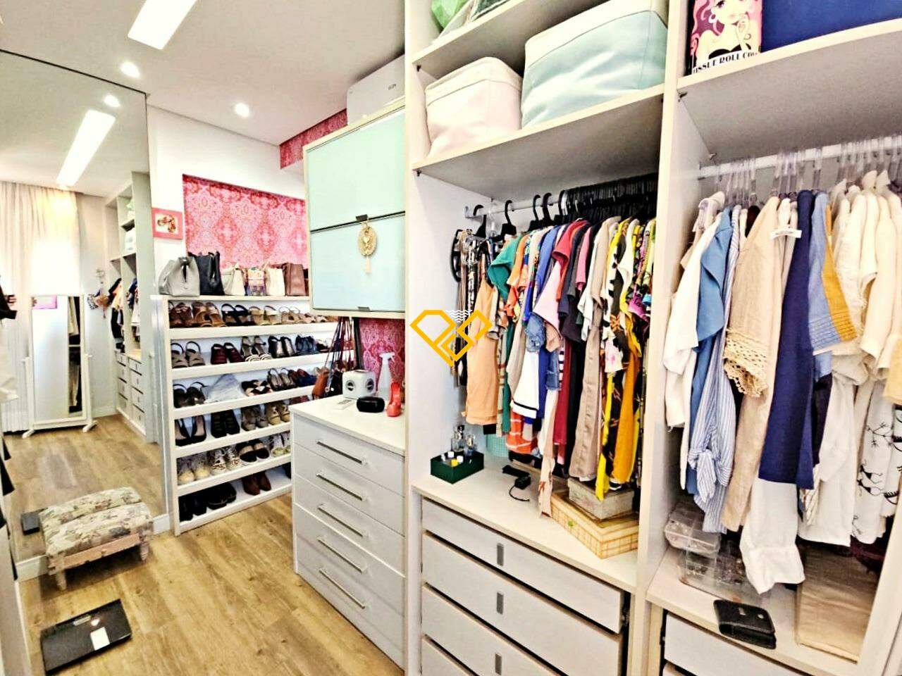 Apartamento à venda no Embaré: Suíte 1 - master - closet