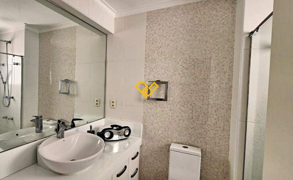 Apartamento à venda no Embaré: Wc suíte master