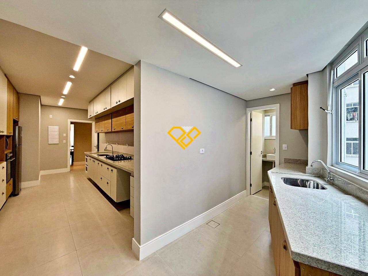 Apartamento à venda no Gonzaga: Cozinha e área de serviço