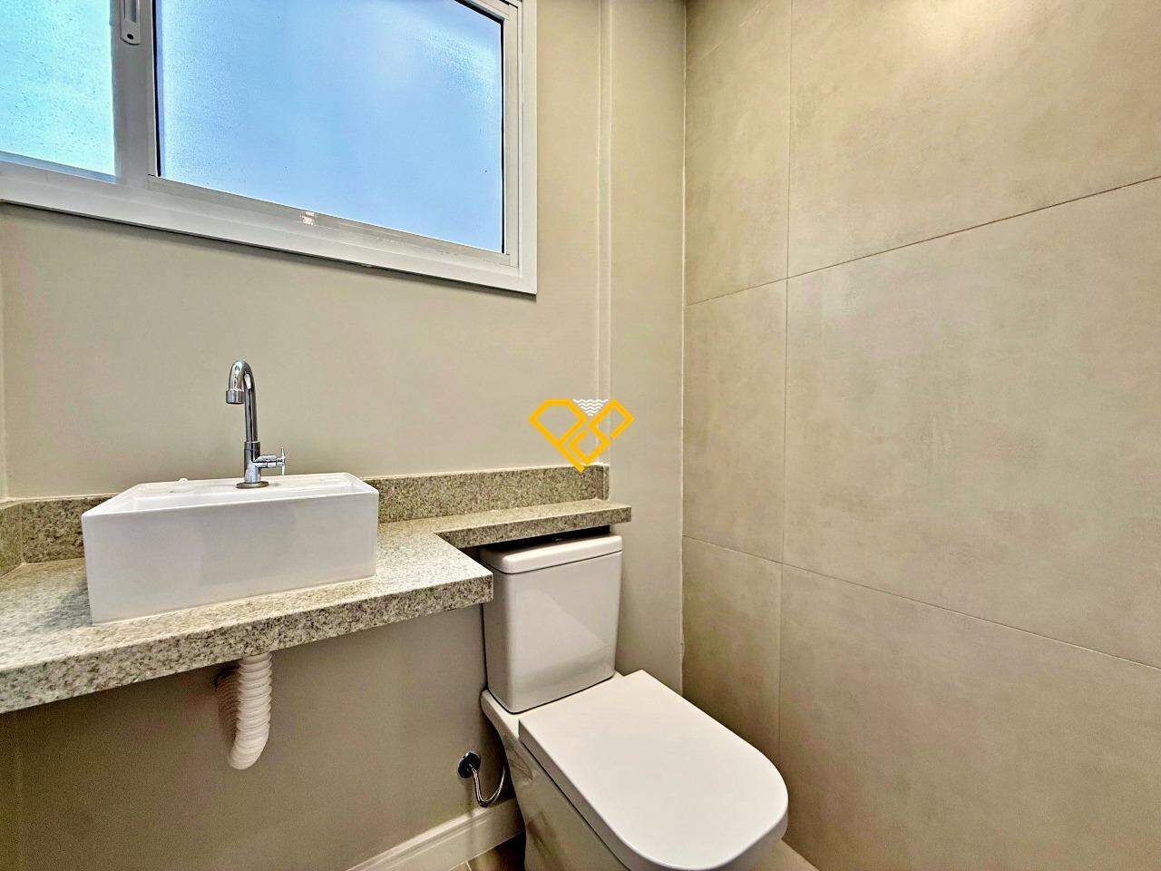 Apartamento à venda no Gonzaga: Wc de serviço
