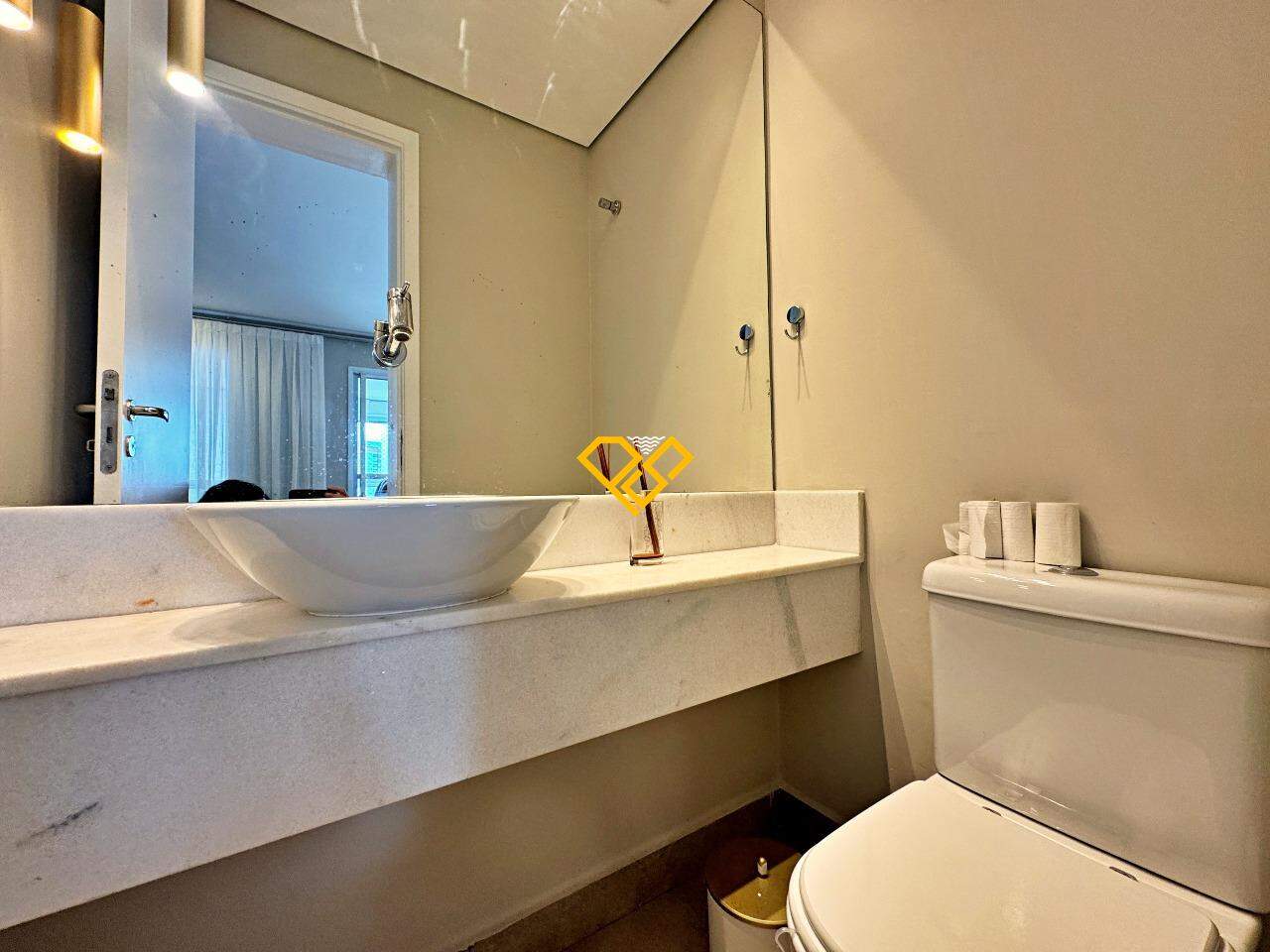 Apartamento à venda no Ponta da Praia: Lavabo