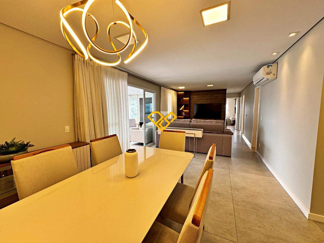 Apartamento à venda no Ponta da Praia: Sala