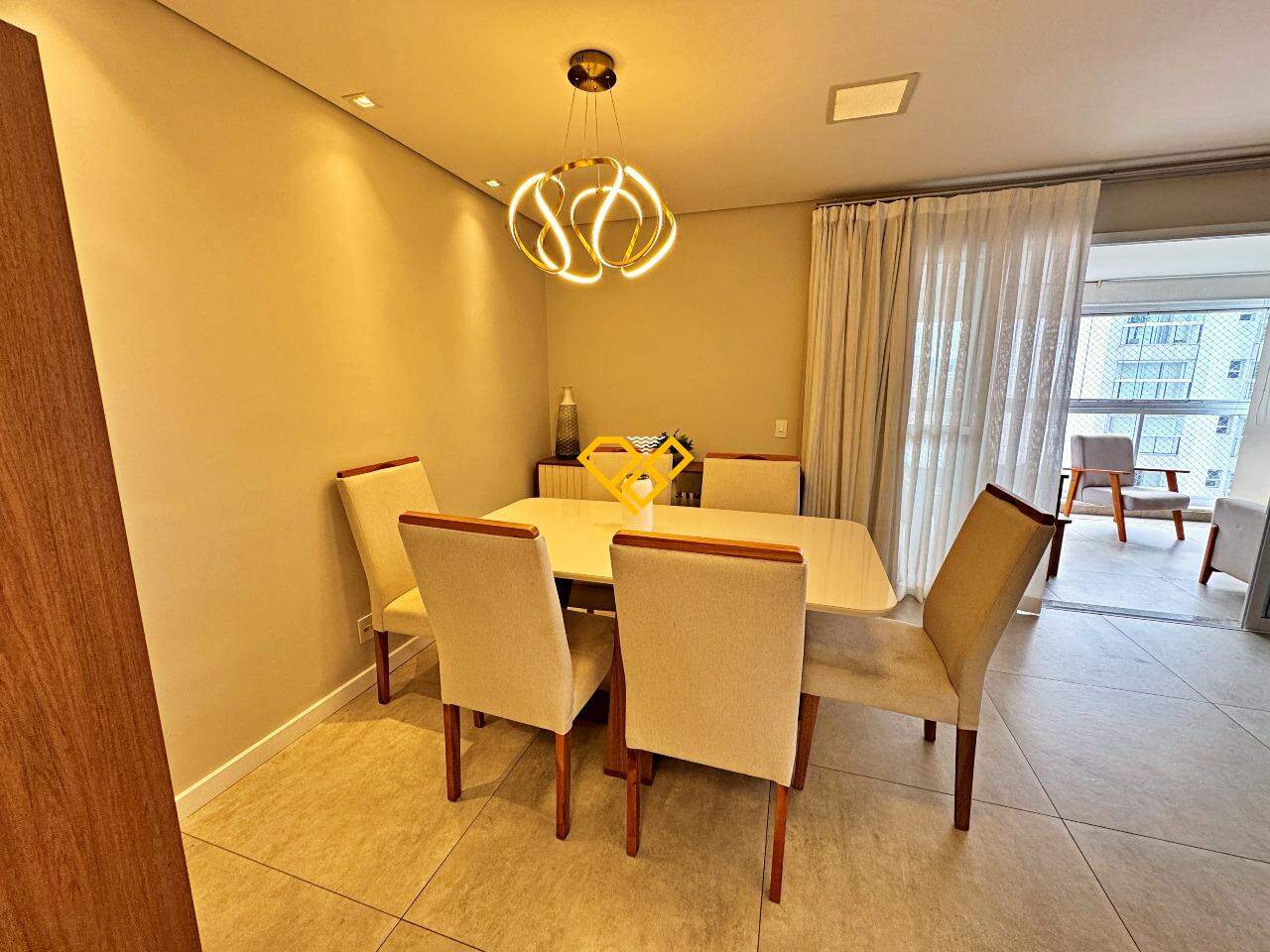 Apartamento à venda no Ponta da Praia: Sala