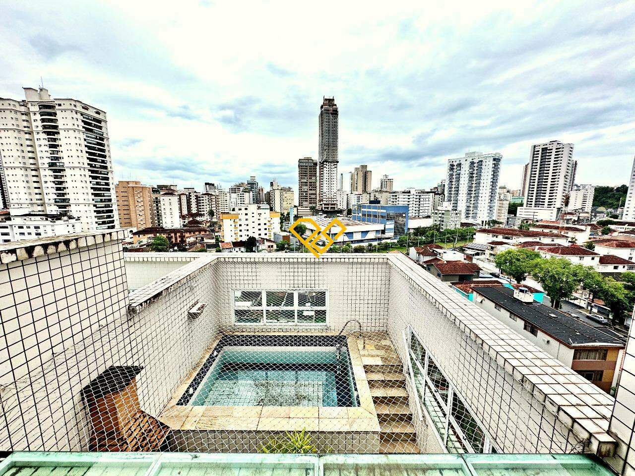 Cobertura à venda no Marapé: Vista da piscina