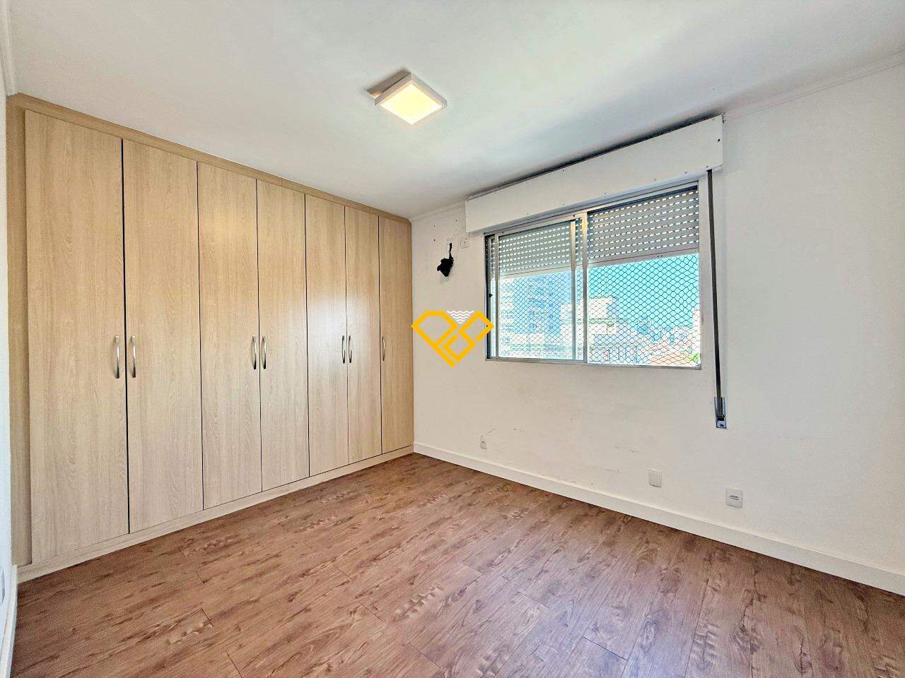 Apartamento à venda no Embaré: Dormitório 1 - suíte