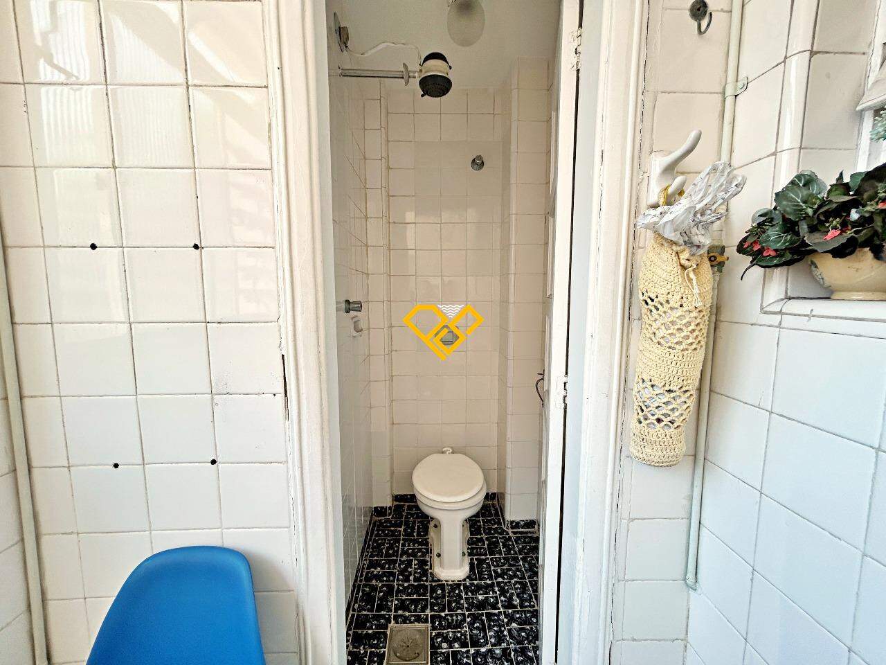 Apartamento à venda no Gonzaga: Wc de serviço