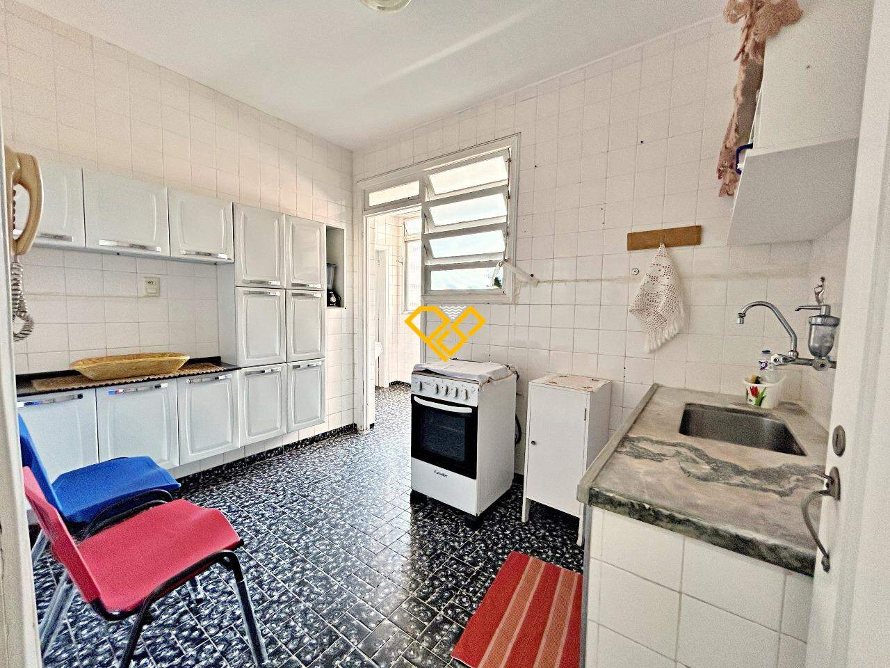 Apartamento à venda no Gonzaga: Cozinha