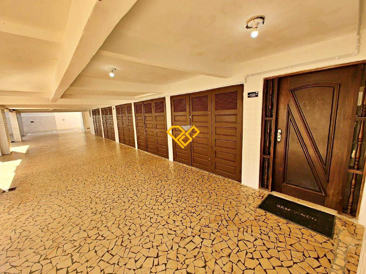 Apartamento à venda no Encruzilhada: Garagem