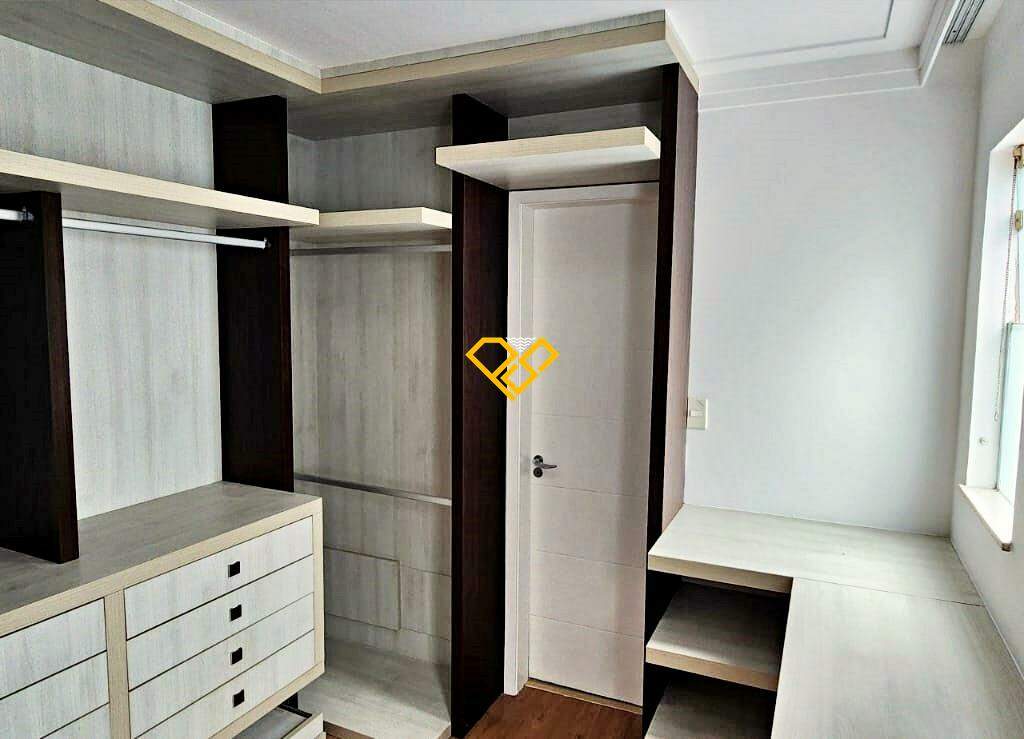 Casa em Condomínio à venda no Vila Mathias: Suíte 1 - master - closet