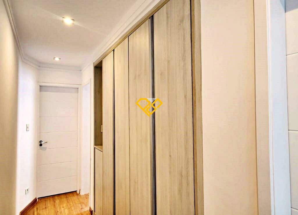 Casa em Condomínio à venda no Vila Mathias: Ármaários do corredor