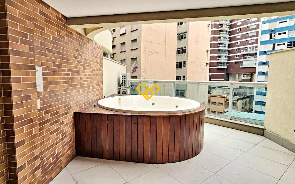 Apartamento à venda no Pompéia: Varanda com jacuzzi