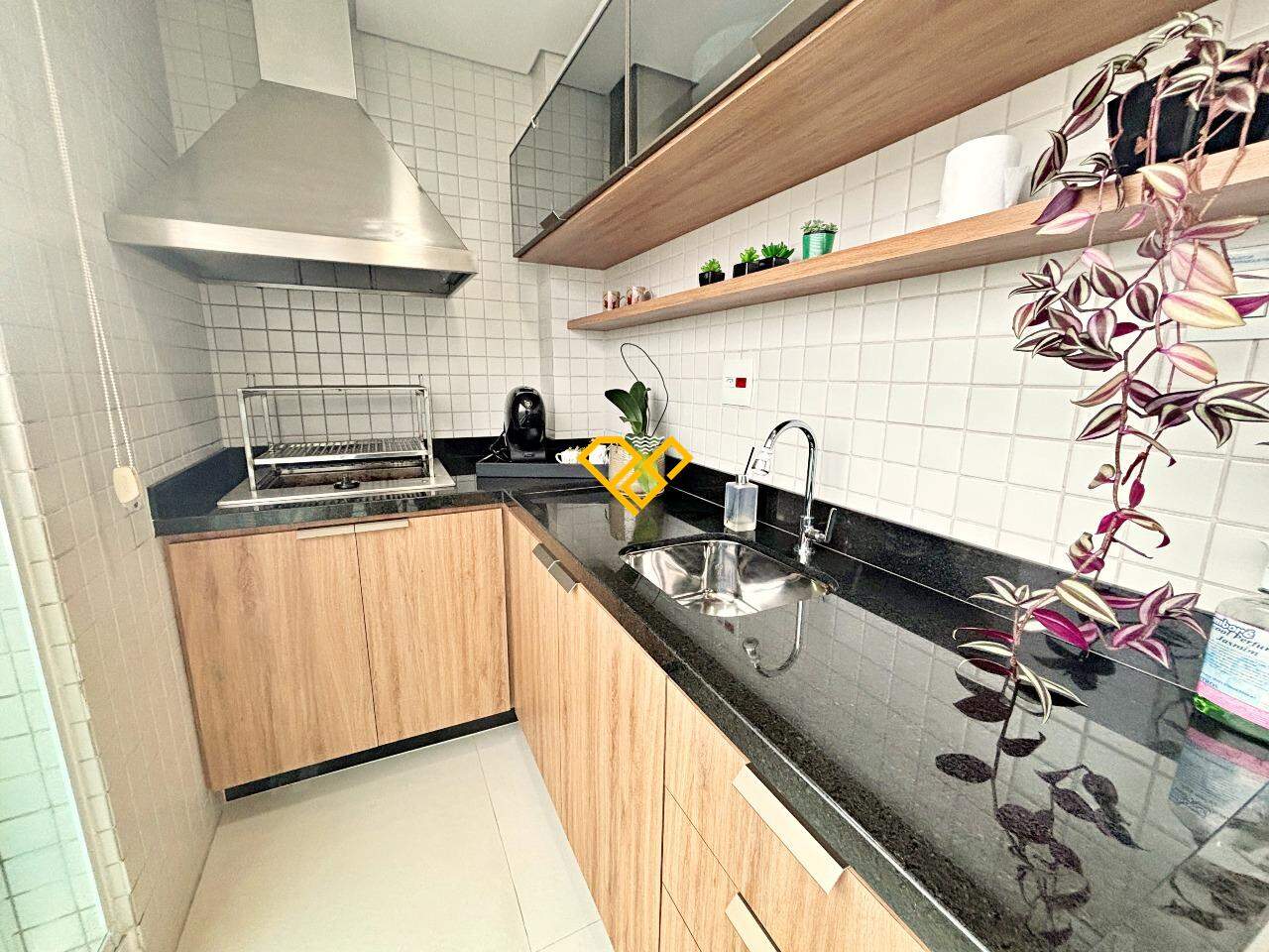 Apartamento à venda no Embaré: Varanda com churrasqueira