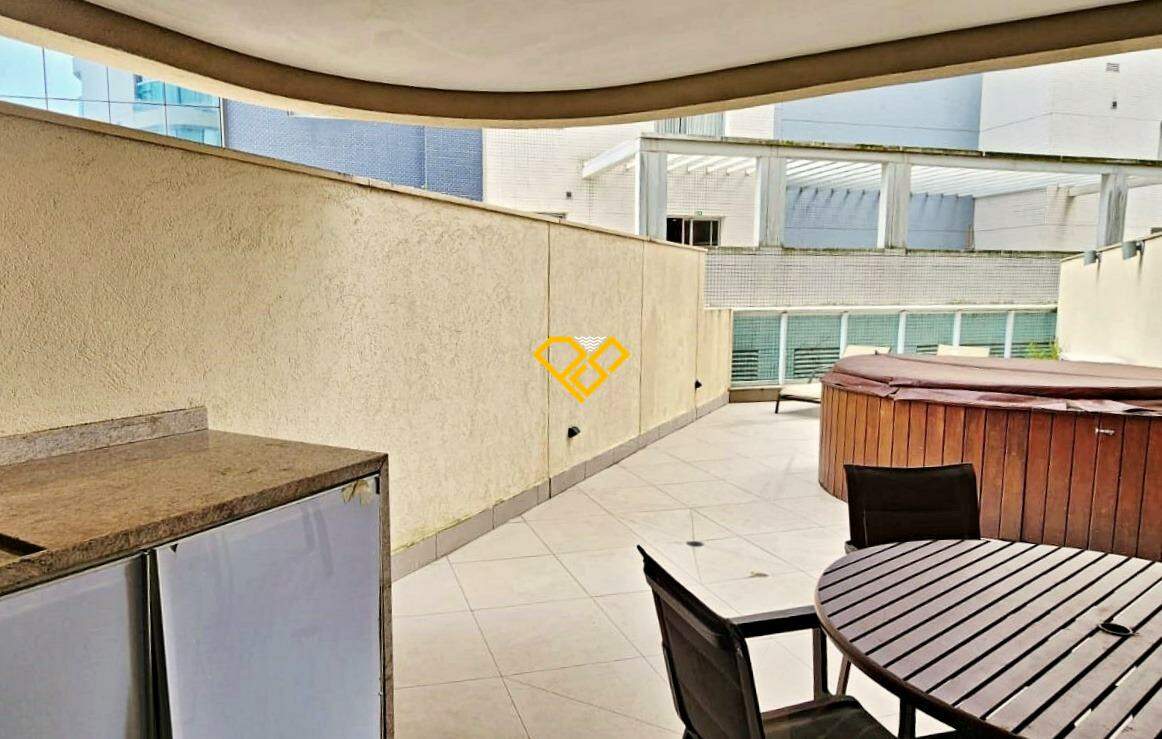 Apartamento à venda no Pompéia: Varanda com jacuzzi