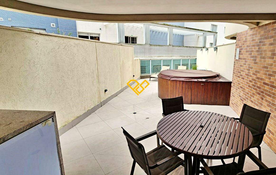Apartamento à venda no Pompéia: Varanda com jacuzzi
