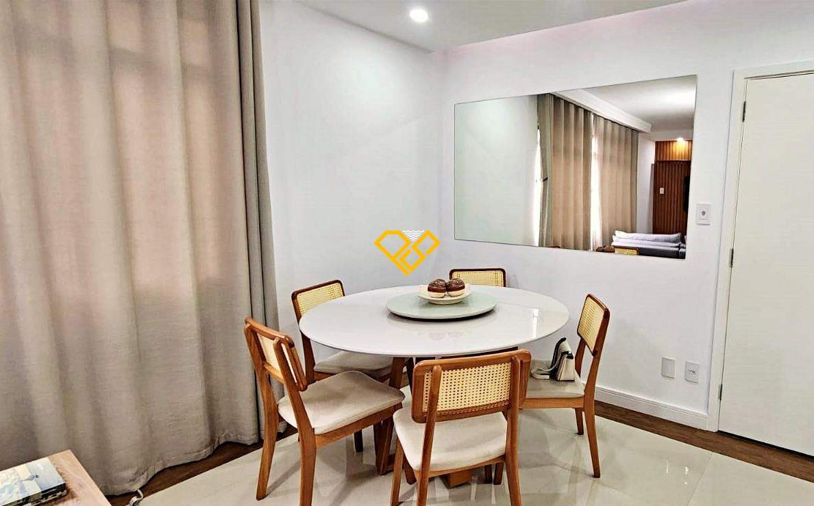 Apartamento à venda no Ponta da Praia: Sala