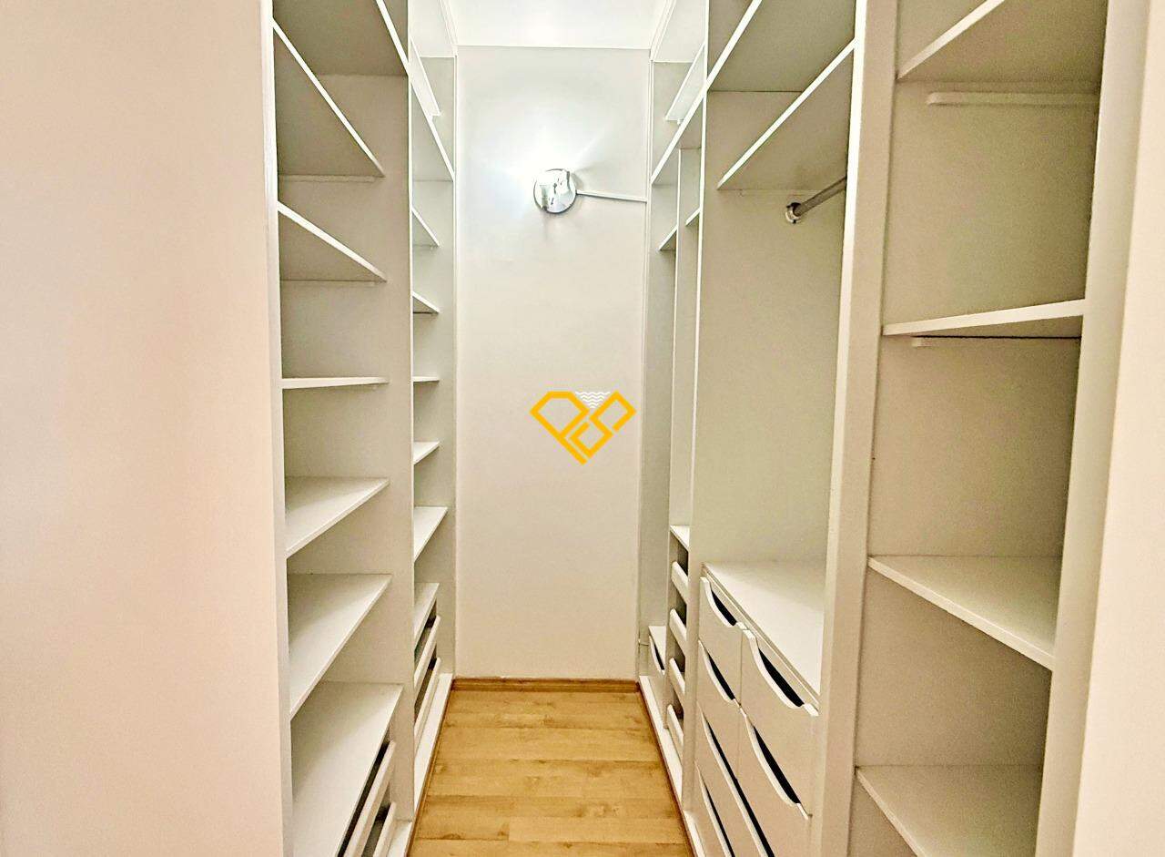 Apartamento à venda no Ponta da Praia: Suíte 1 - closet