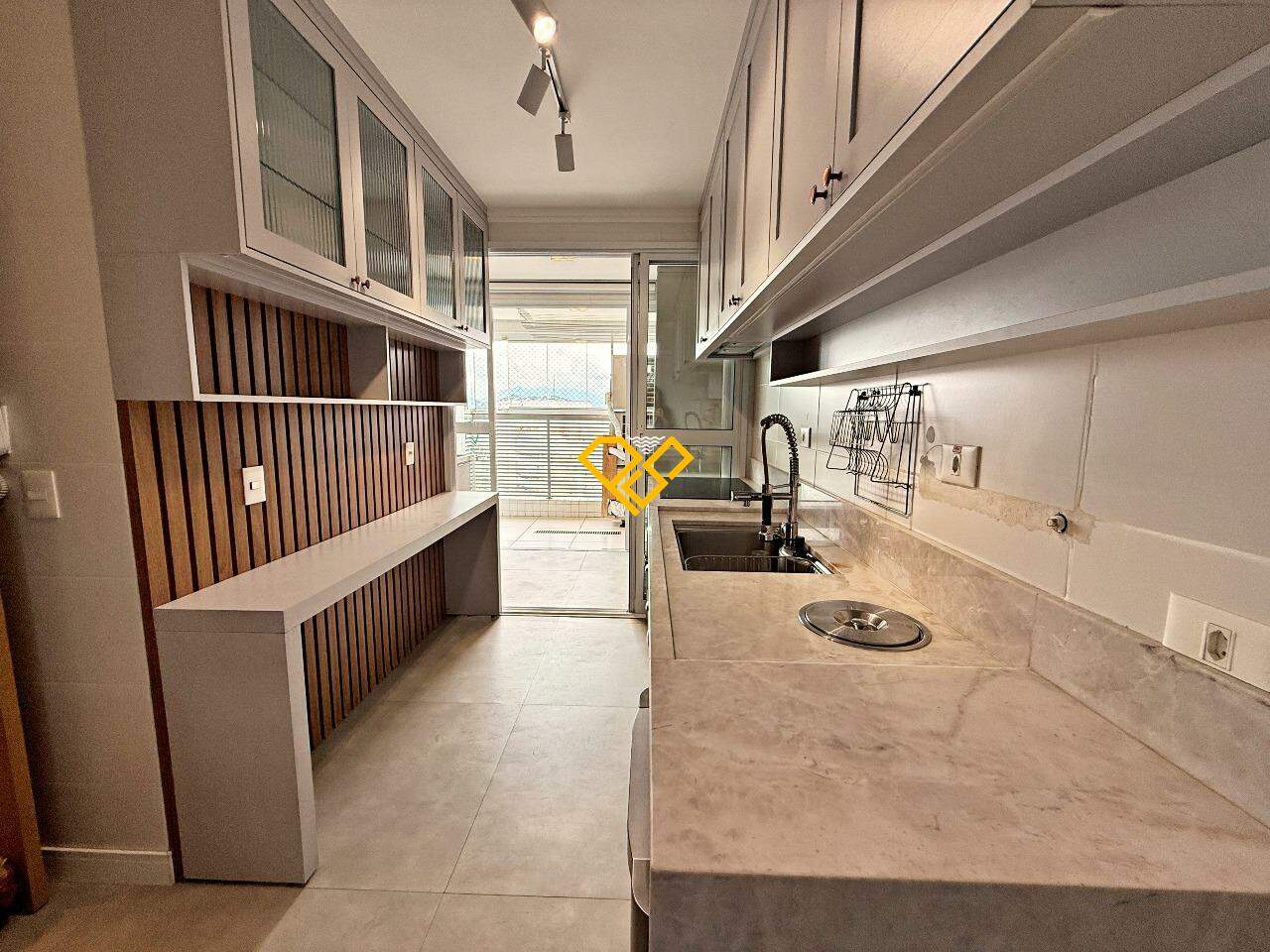Apartamento à venda no Gonzaga: Cozinha