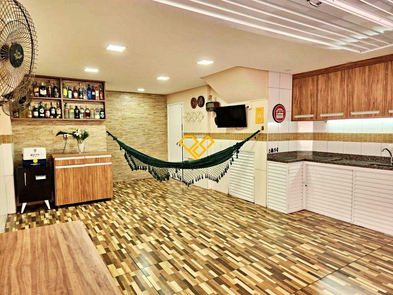 Casa em Condomínio à venda no Marapé: Garagem com churrasqueira