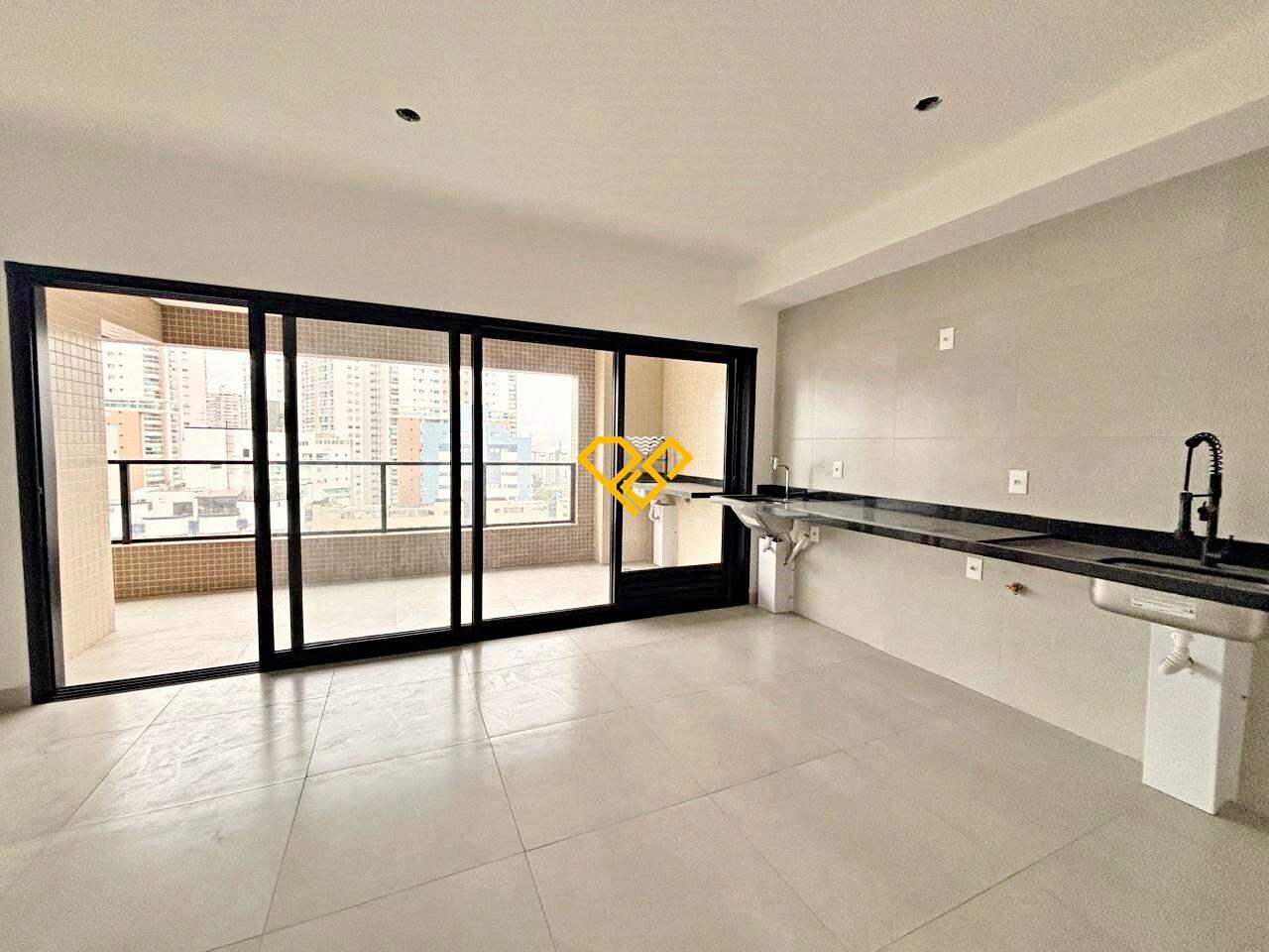 Apartamento à venda no Ponta da Praia: Sala integrada a cozinha