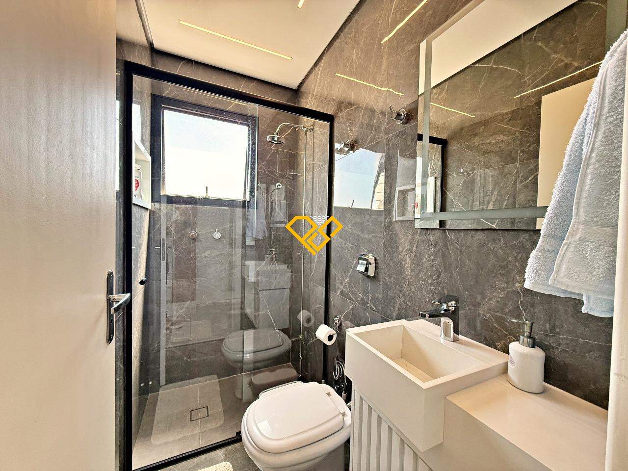 Cobertura à venda no Pompéia: Wc social