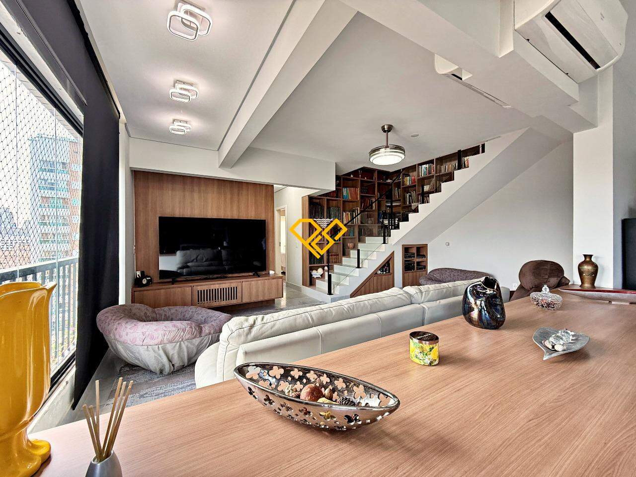 Cobertura à venda no Pompéia: Sala 1° piso