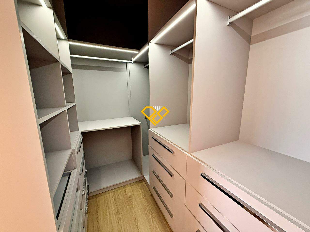 Apartamento para aluguel no Gonzaga: Closet