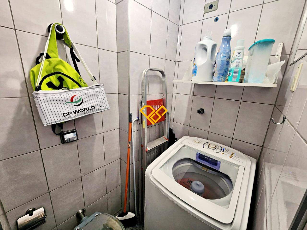Apartamento à venda no Encruzilhada: Wc de serviço