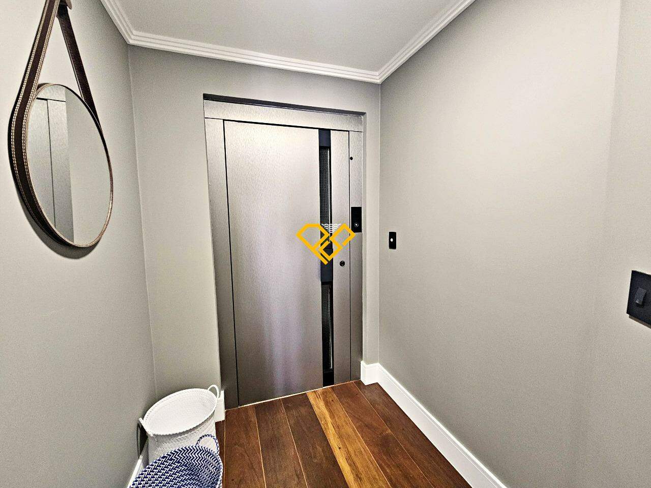 Apartamento à venda no Gonzaga: Hall privativo
