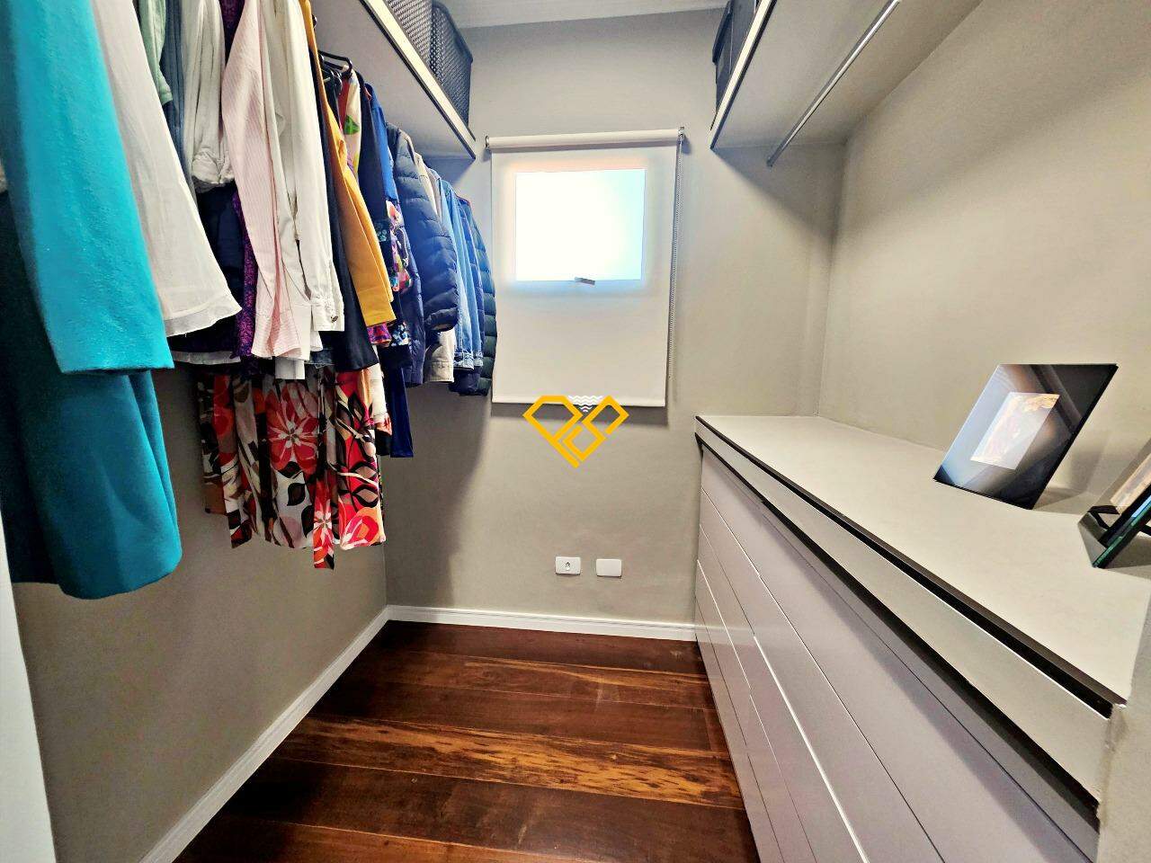 Apartamento à venda no Gonzaga: Dormitório 1 - suíte - closet