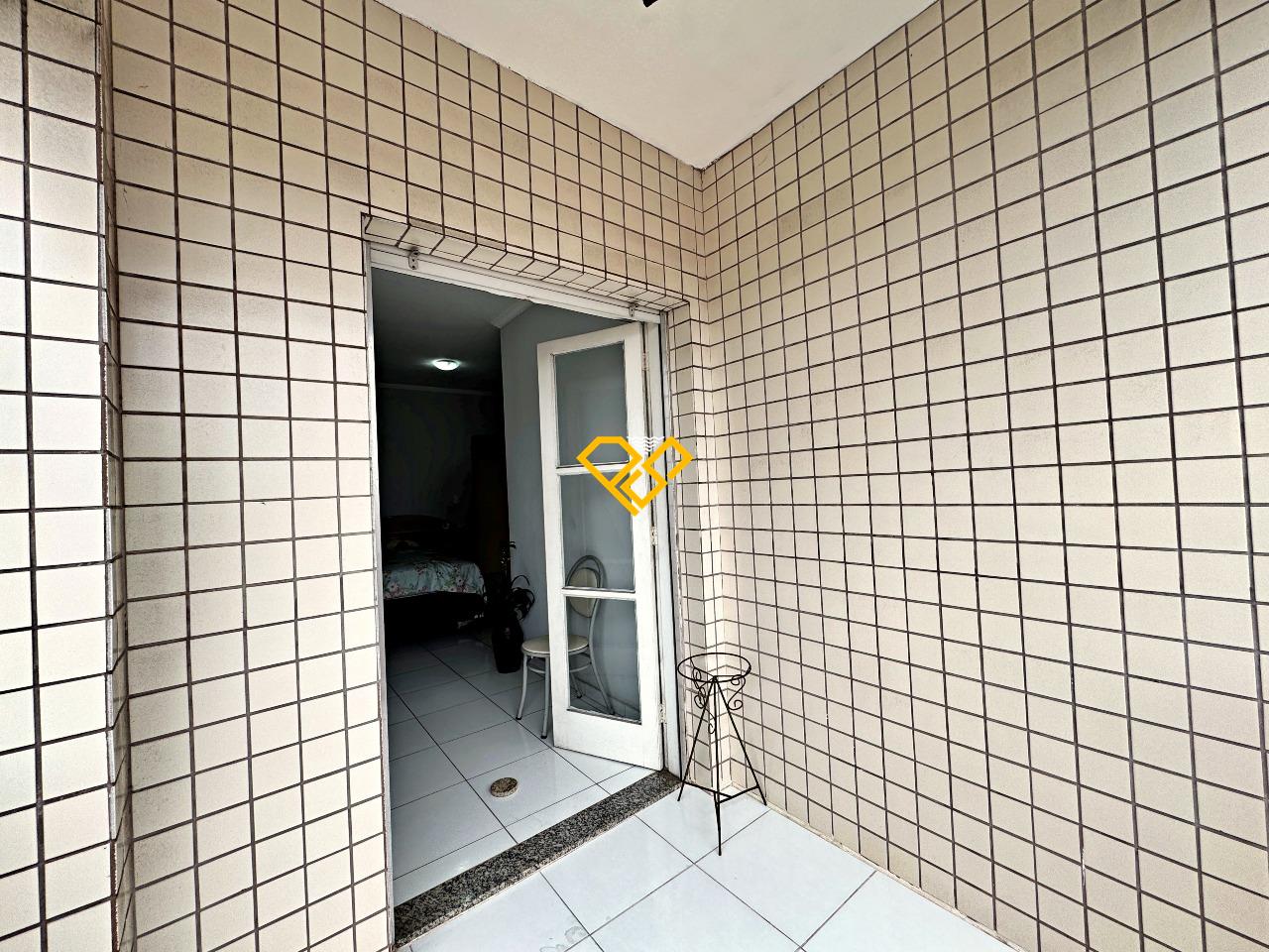 Apartamento à venda no Embaré: Varanda privativa