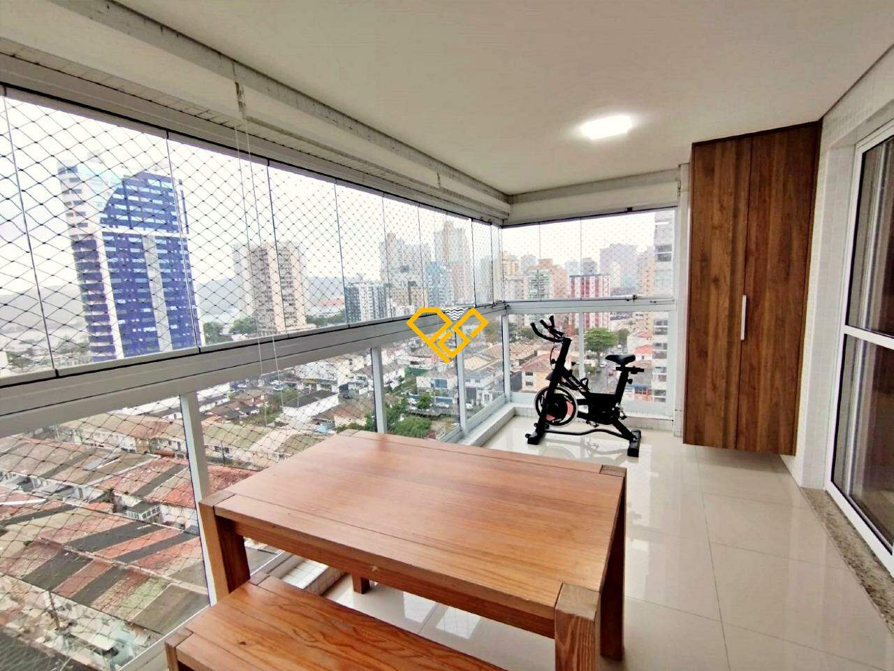 Apartamento à venda no Ponta da Praia: Varanda com churrasqueira