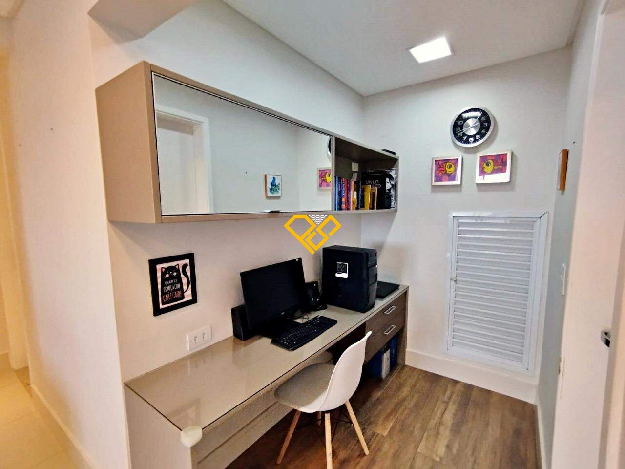 Apartamento à venda no Ponta da Praia: Escritorio