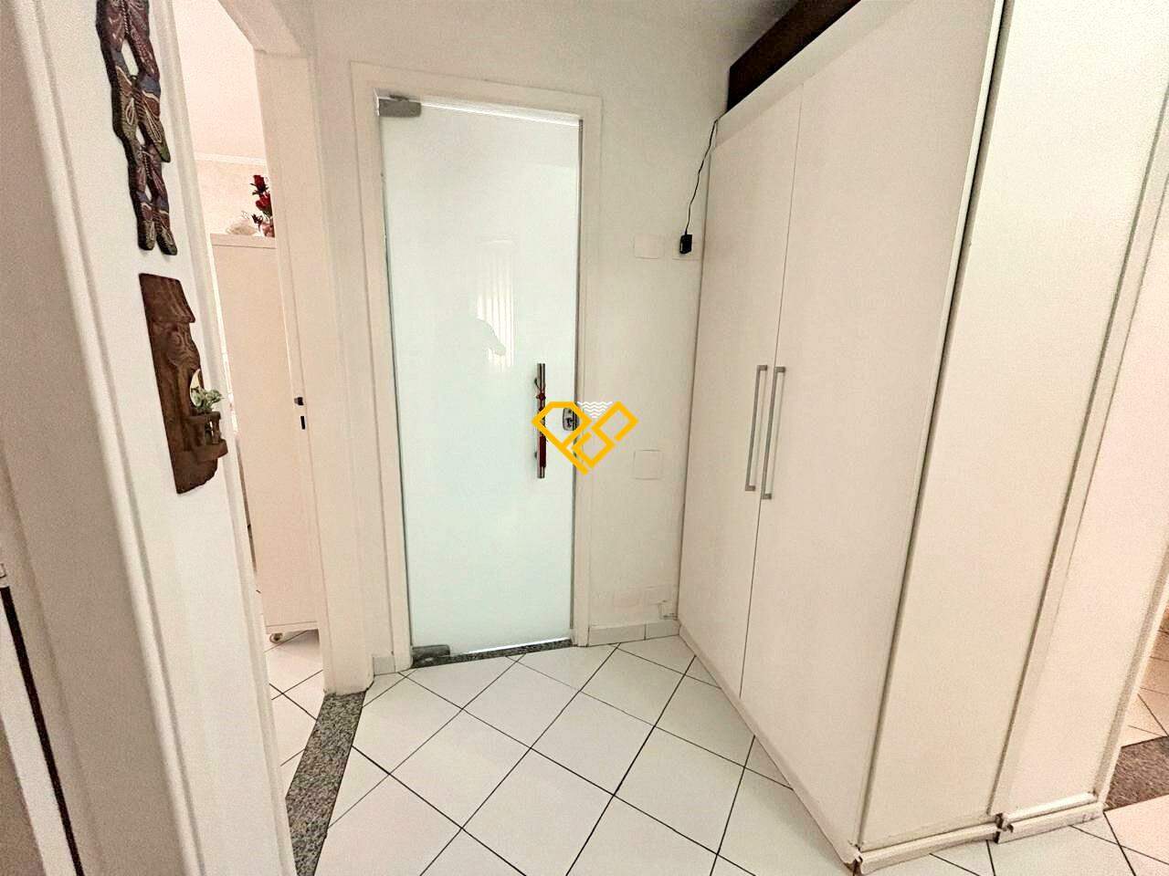 Apartamento à venda no Ponta da Praia: Hall íntimo