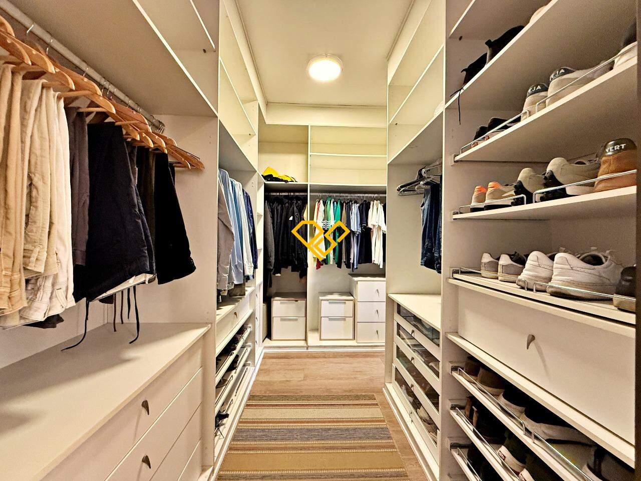 Apartamento à venda no Embaré: Suíte 1 - closet
