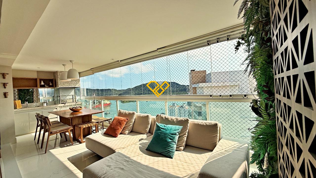 Apartamento à venda no Ponta da Praia: Varanda com churrasqueira