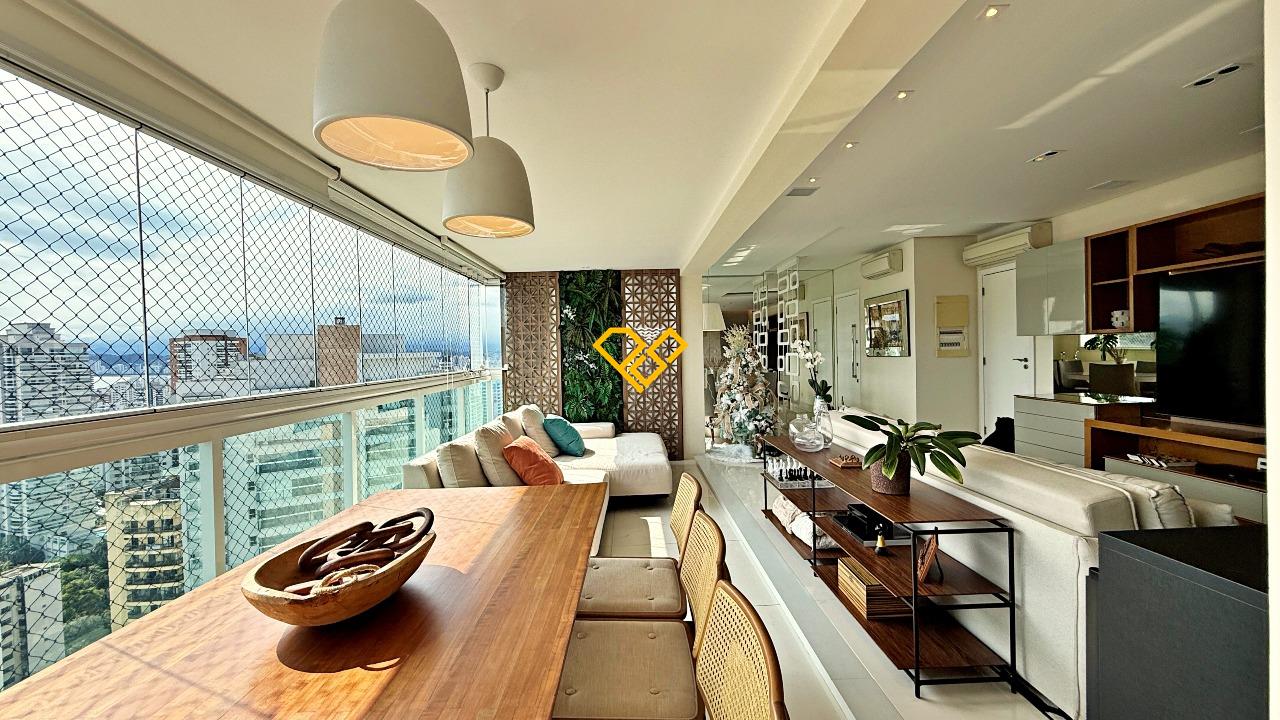 Apartamento à venda no Ponta da Praia: Varanda com churrasqueira