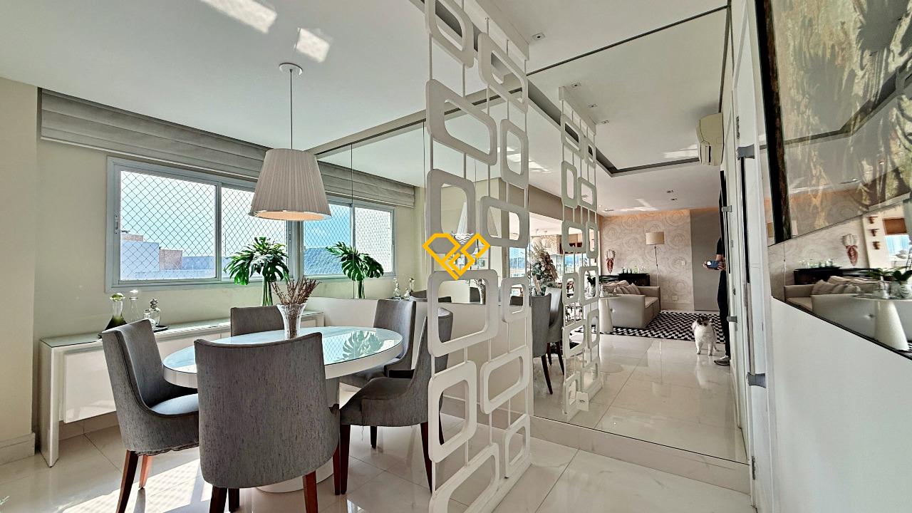 Apartamento à venda no Ponta da Praia: Sala