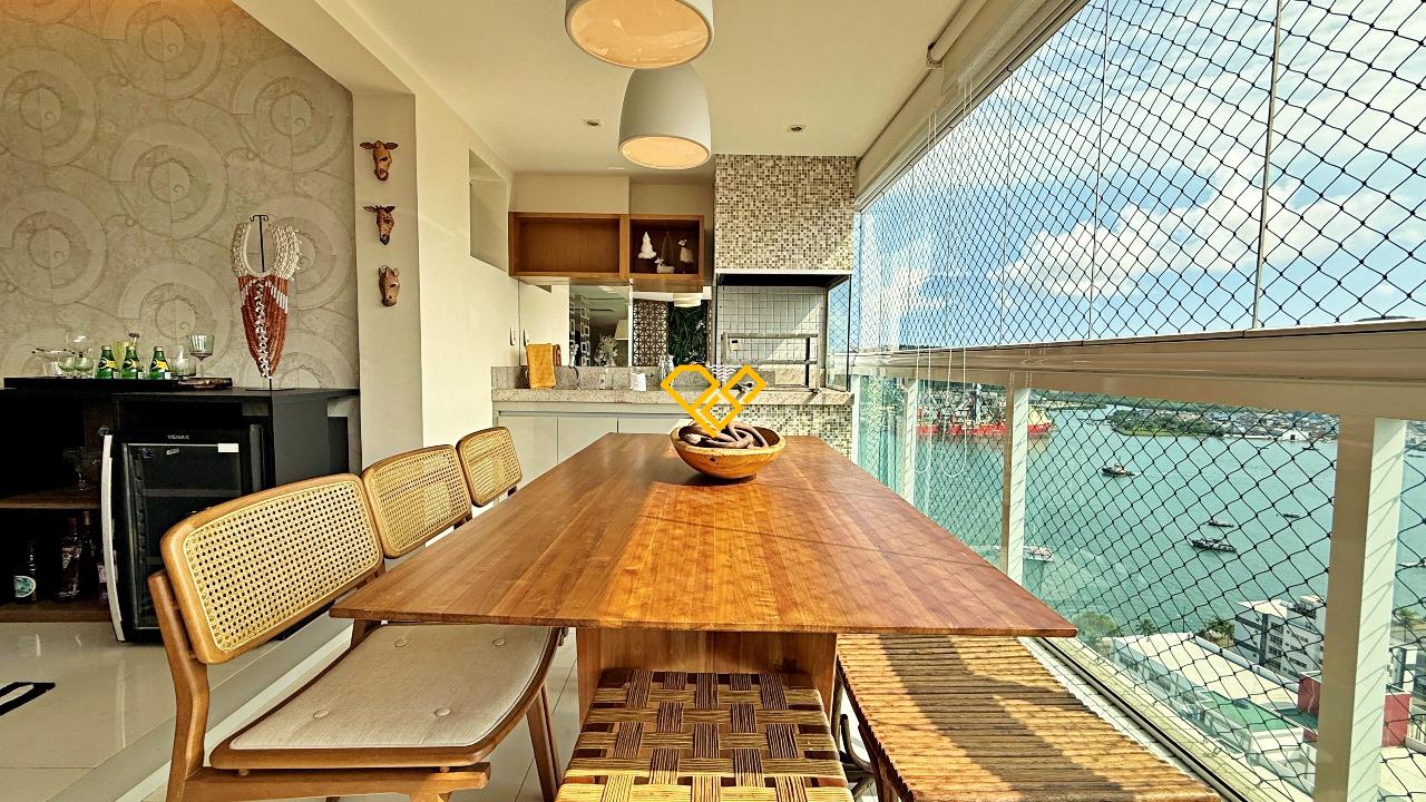 Apartamento à venda no Ponta da Praia: Varanda com churrasqueira