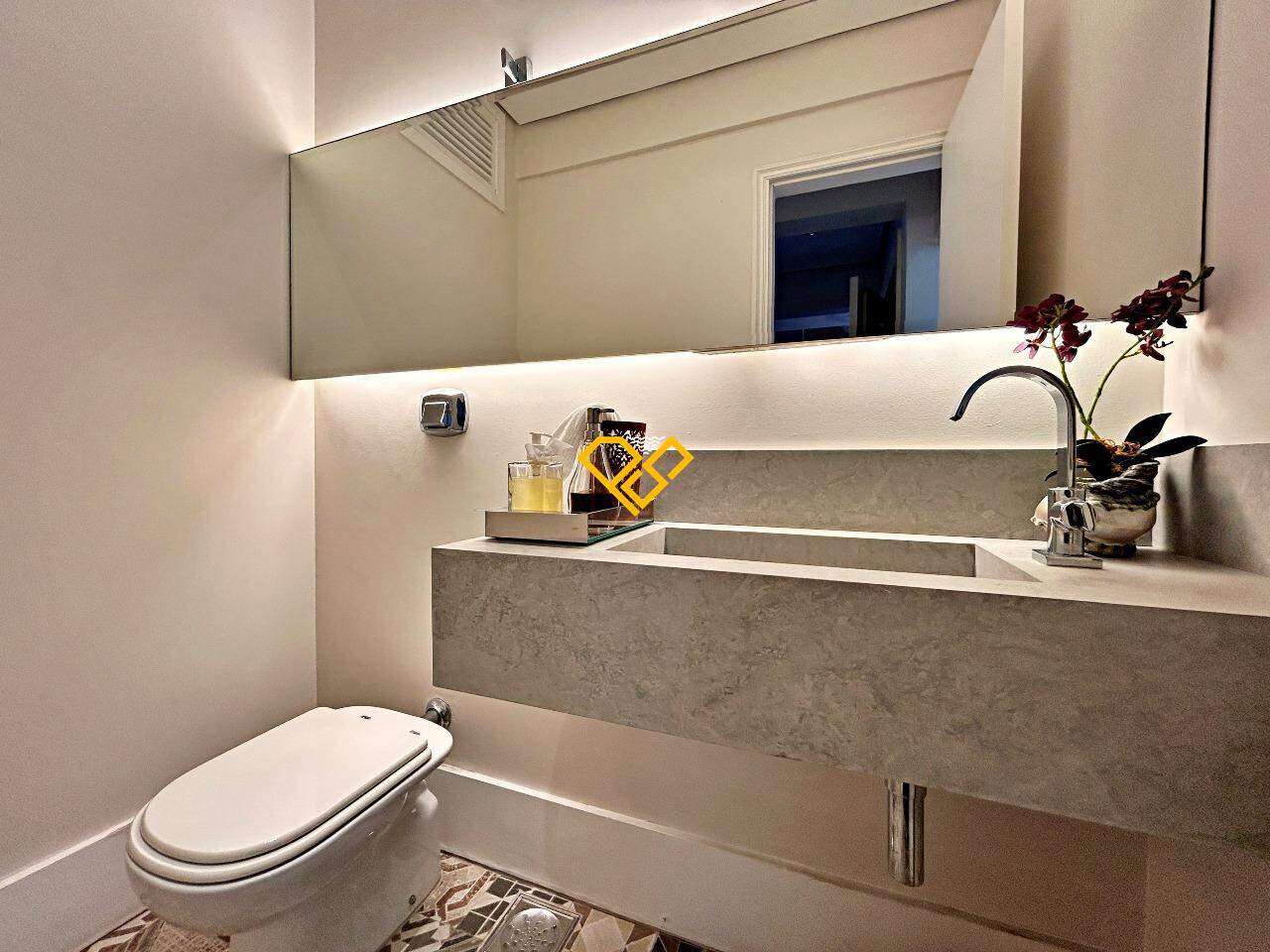 Apartamento à venda no Gonzaga: Lavabo
