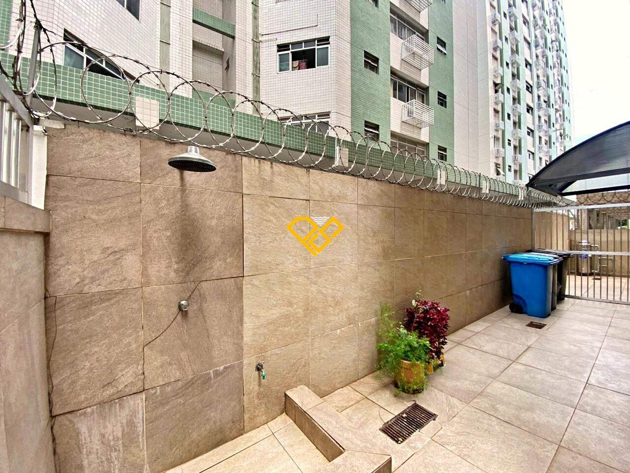 Apartamento à venda no Ponta da Praia: Entrada de banhistas