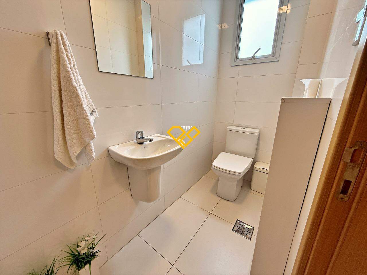 Apartamento à venda no Ponta da Praia: Wc de serviço