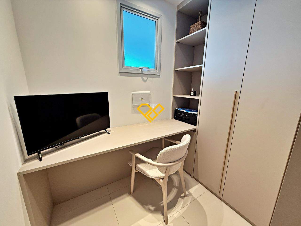 Apartamento à venda no Ponta da Praia: Dependência