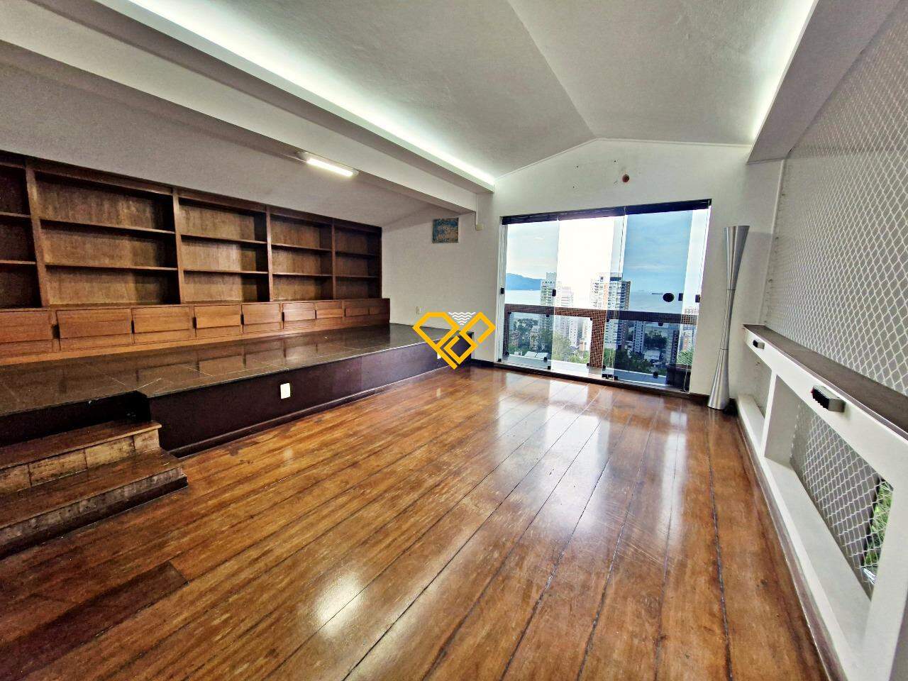 Casa para aluguel no Santa Terezinha: Escritório