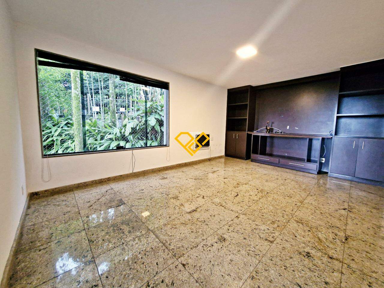 Casa para aluguel no Santa Terezinha: Sala de tv